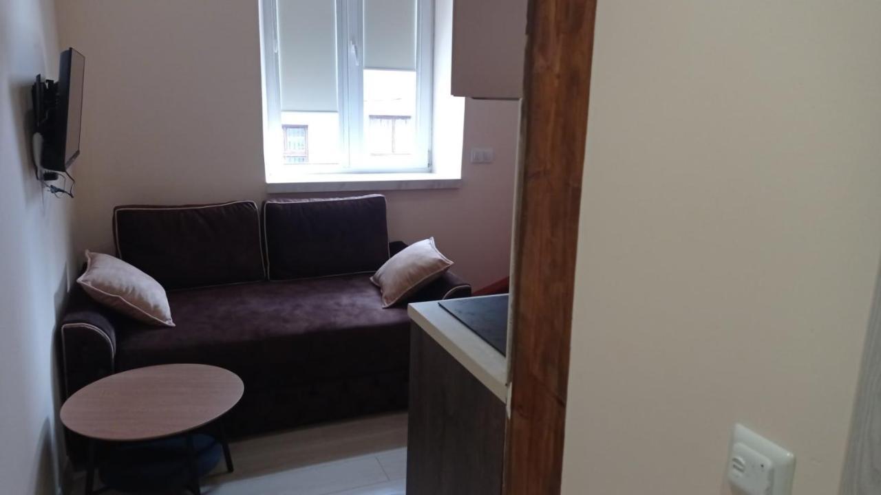 Apartmán Chorni Vivtsy Černovice Exteriér fotografie