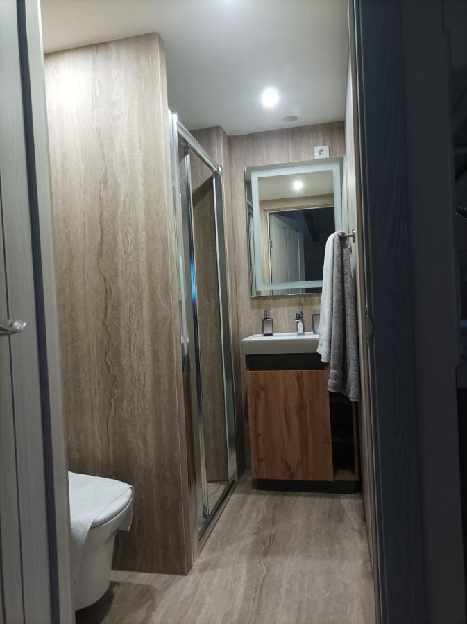 Apartmán Chorni Vivtsy Černovice Exteriér fotografie